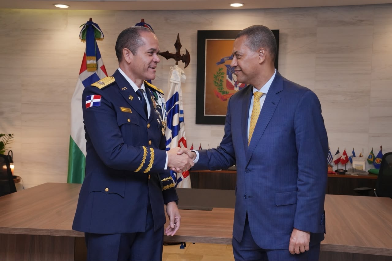 PN e Indotel firman acuerdo para digitalizar registro y control de detenidos en destacamentos