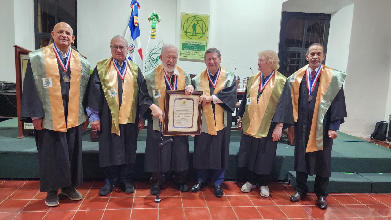 Reconocen al arqueólogo Daniel Shelley por su legado en la investigación histórica
