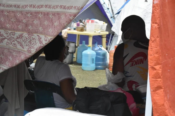 El estadio donde ahora vive la esperanza: familias venezolanas convierten el César Nieves en refugio tras el terremoto