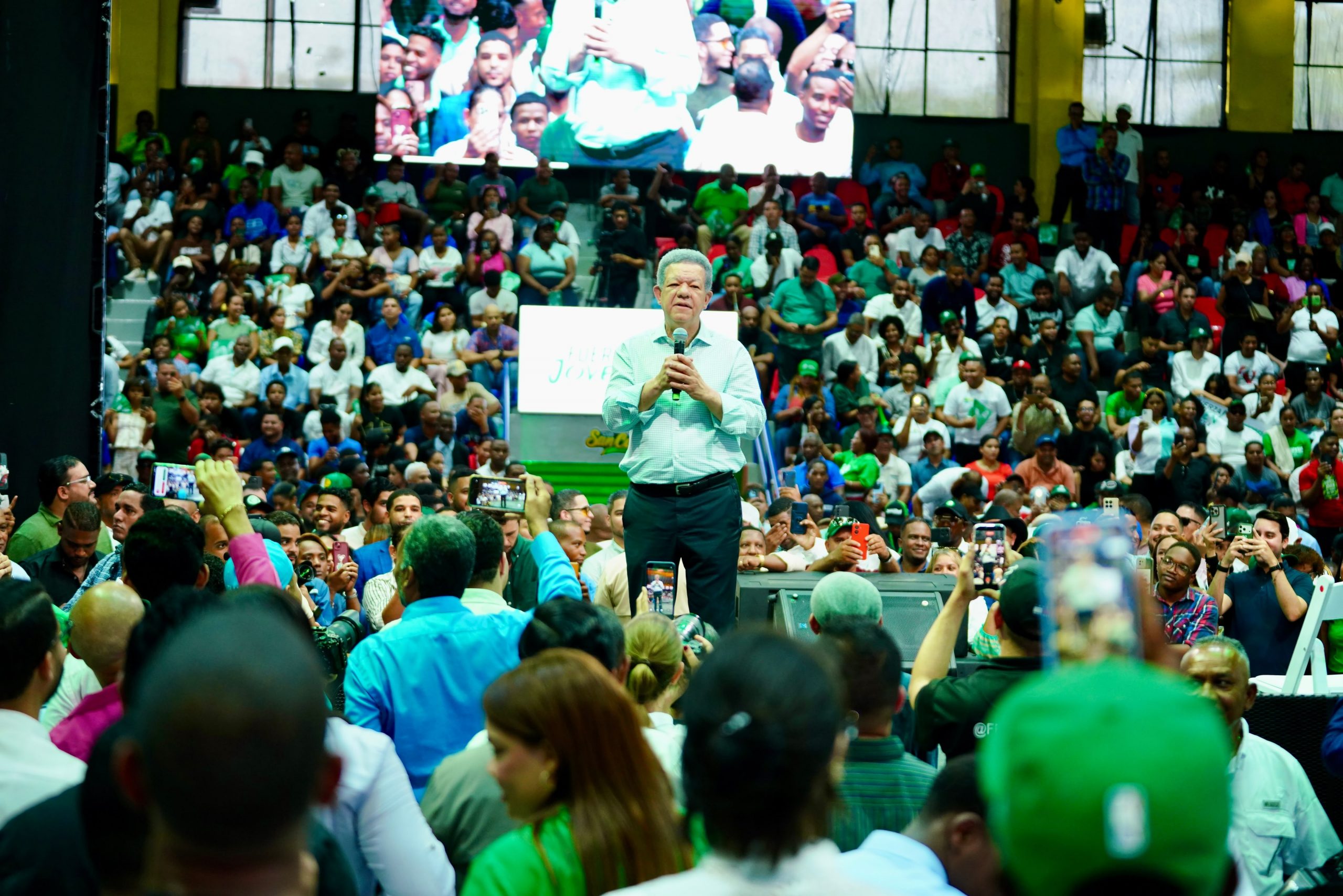 Leonel cuestiona la reforma de la PN que impulsa el Gobierno