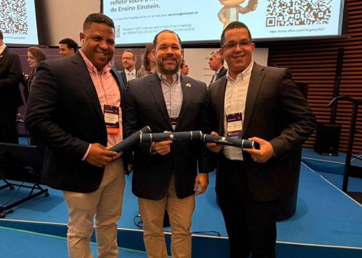 Médicos dominicanos concluyen formación internacional en cirugía torácica robótica
