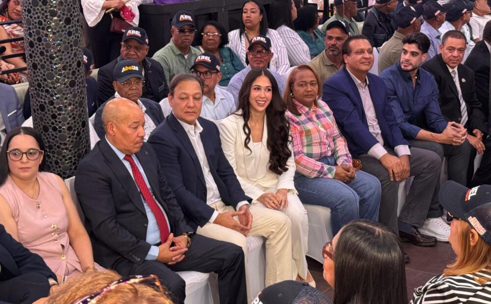 Sumando con Abel Martínez 2028 realiza multitudinario acto de juramentación en Manhattan  