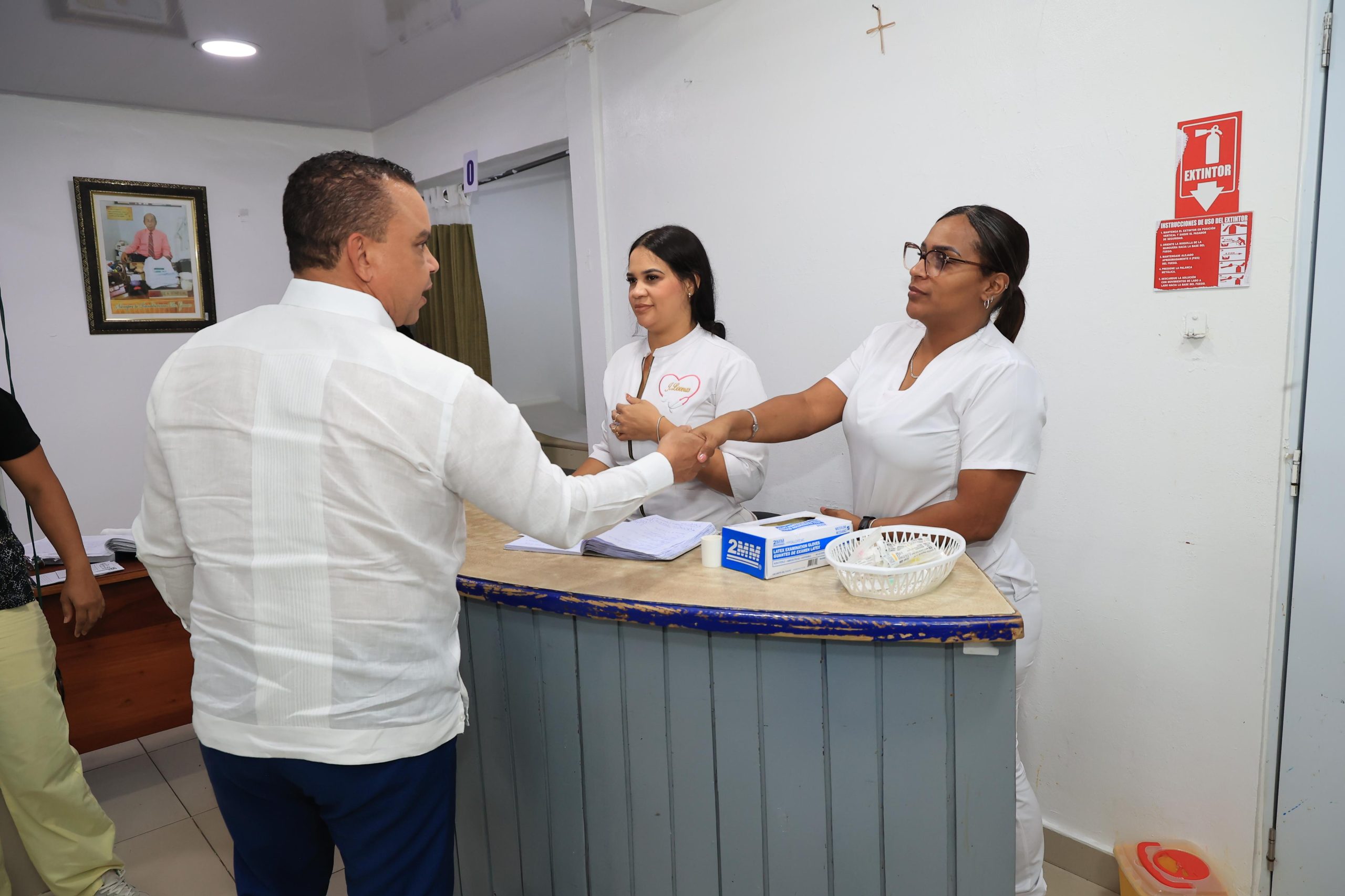 Director SNS realiza visitas no programadas a centros de salud de Santiago Oeste y dispone fortalecer atención