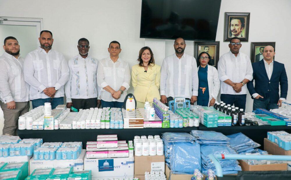 Entregan medicinas e insumos al hospital Jacinto Mañón