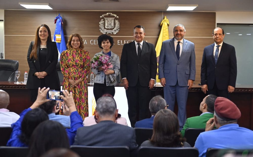 JCE reconoce a la cedulada número 3 millones y anuncia se elimina restricción del mes de cumpleaños para renovar cédula