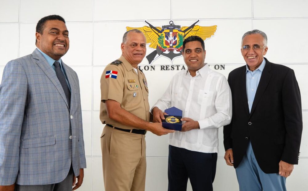 MIDE honra con izada especial de bandera y condecoraciones a atletas militares y policiales medallistas de SD 2026