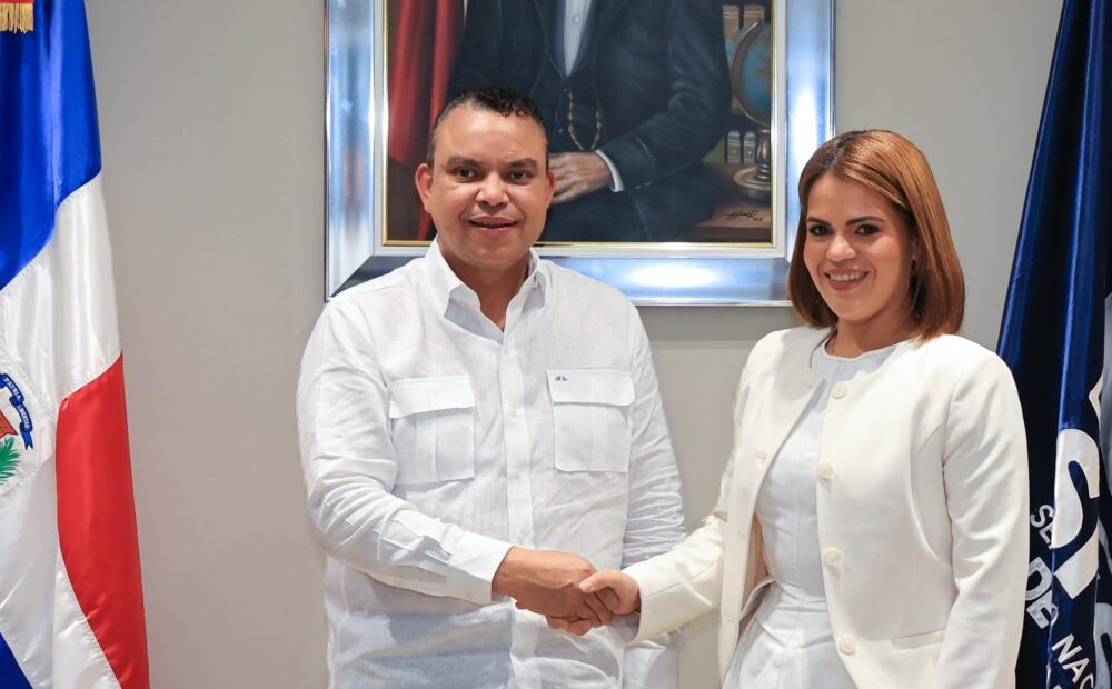 Juramentan nueva directora del Hospital Provincial Toribio Bencosme