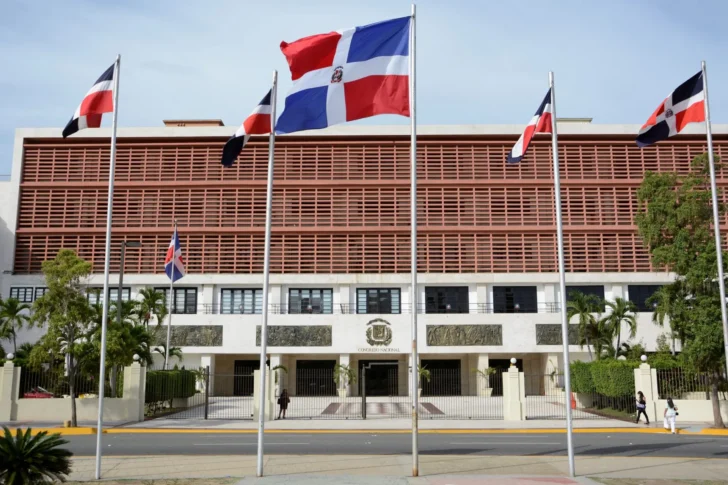 Cámara de Cuentas cuestiona contratos por RD$ 402.6 millones y expedientes incompletos por más de RD$ 144 millones en el Senado de la República