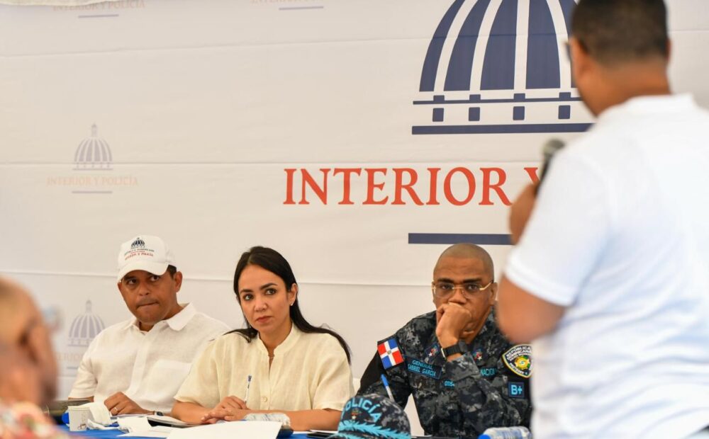 Faride Raful supervisa y refuerza intervención integral en Villas Agrícolas