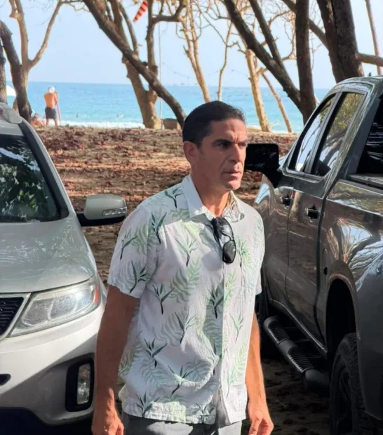 Escuelas de surf piden a Collado extender a Playa Encuentro su defensa del acceso con orden