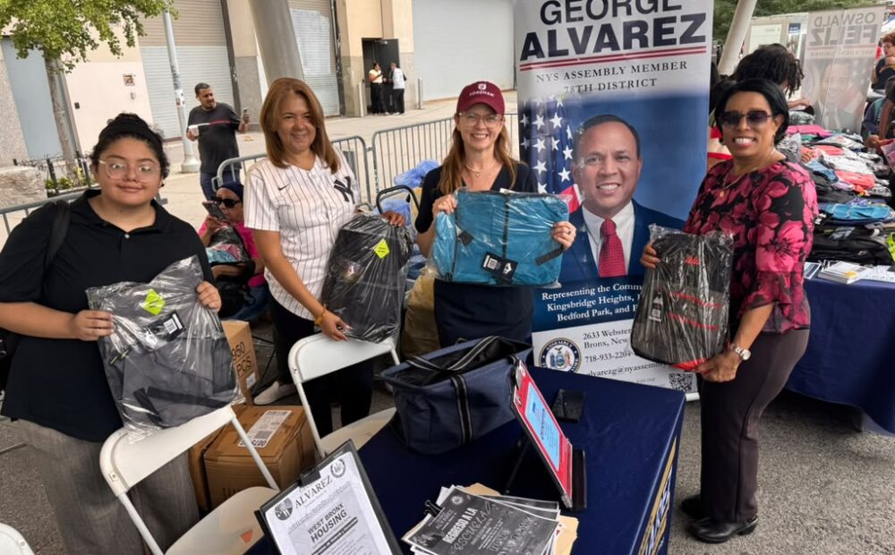 EL ASAMBLEÍSTA GEORGE ÁLVAREZ Y LA UNIVERSIDAD DE FORDHAM SE UNEN PARA APOYAR A CIENTOS DE FAMILIAS EN EL 5TO FESTIVAL ANUAL DE REGRESO A LA ESCUELA EN EL BRONX
