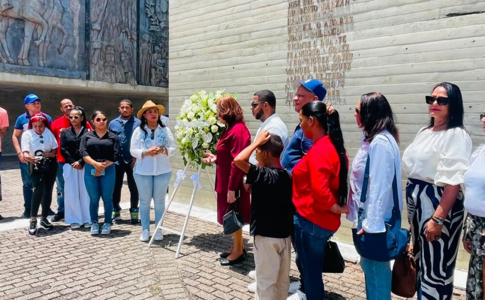 Alcaldía de Santiago realiza recorrido por escenarios históricos de la Restauración