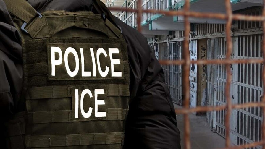 Un juez de EE. UU. declara en desacato a un alto cargo de ICE por detener a migrante etíope