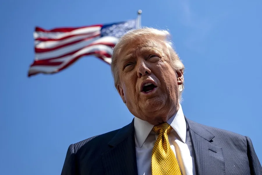Trump retira fondos federales para procedimientos de transición de género en menores