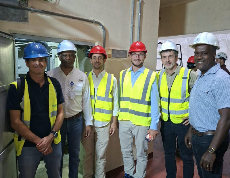 Misión de Agencia Francesa de Desarrollo visita centrales Jigüey y Aguacate