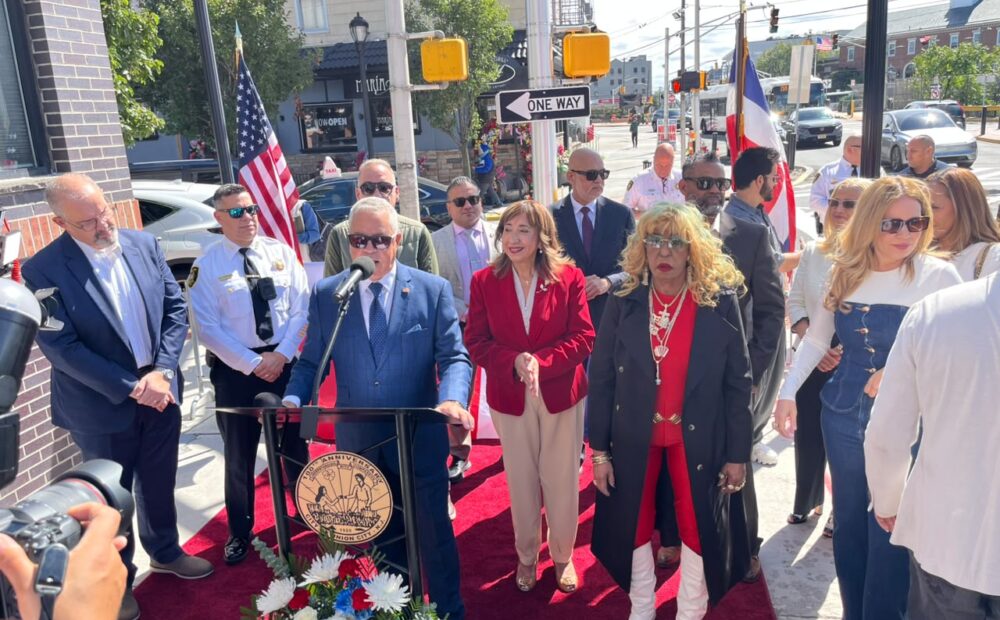 Union City reconoce trayectoria de Fefita La Grande y dedica una calle en su honor