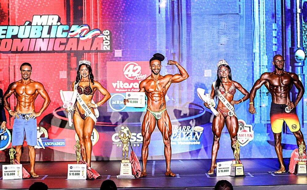 Alexis gana gran absoluto superior XXXVI Mr RD del campeonato nacional de fisicoculturismo y fitness
