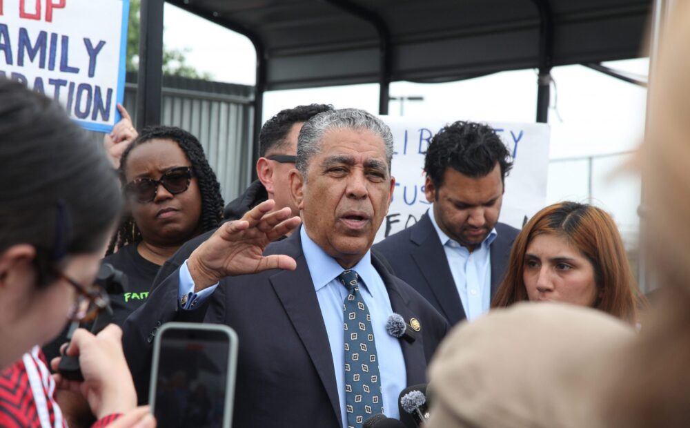 Denuncia que inmigrantes son “desatendidos” en prisión de NJ