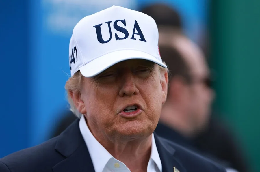 Trump dice que EE.UU. «saldrá» de Irán si no decide quedarse con su petróleo como en Venezuela