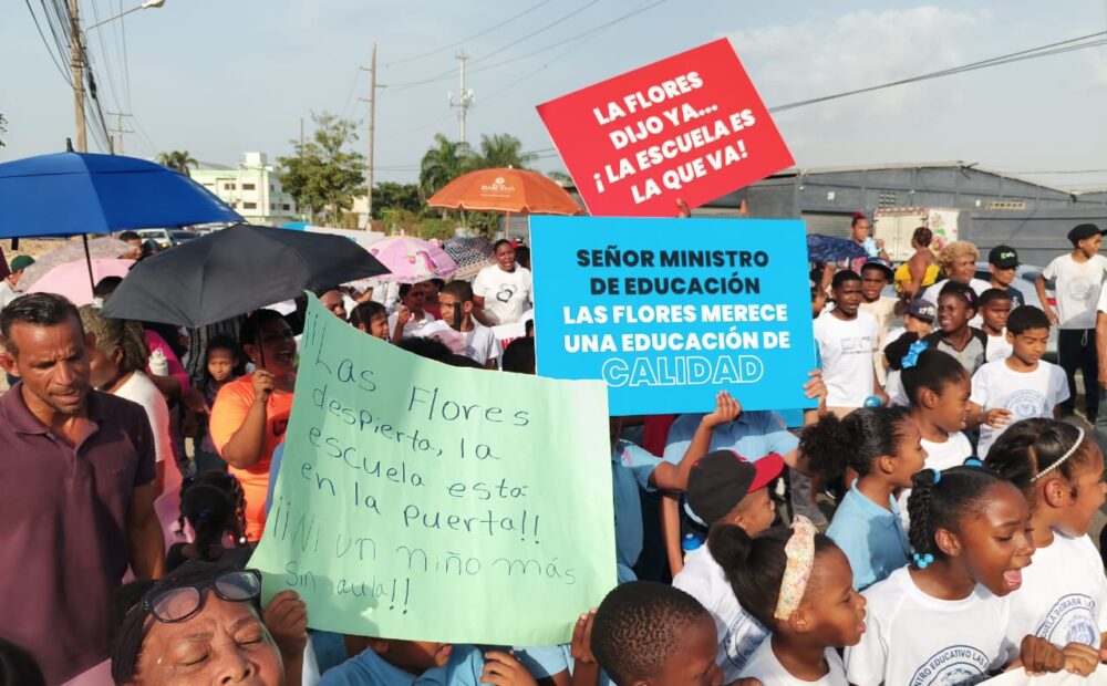 “Las Flores dijo ya, la escuela es la que va”: comunitarios de Las Flores marchan por construcción de escuela