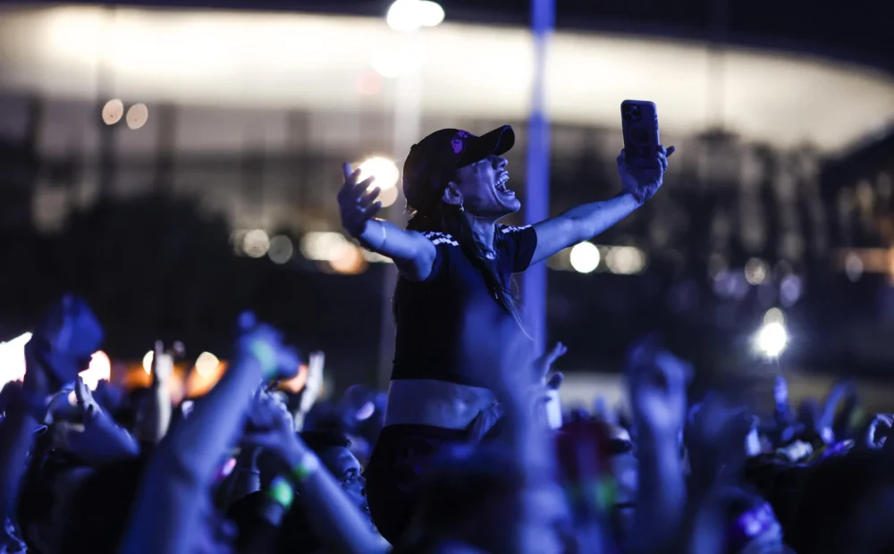 Maroon 5 y Demi Lovato ponen a bailar al Rock in Río a ritmo de pop