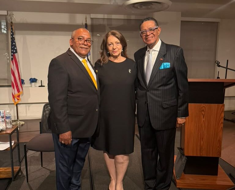 Presentan en NY libro “Diplomacia Pública para la República Dominicana”, de Néstor Cerón Suero