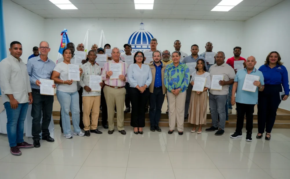 Benefician 29 productores con RD$20 millones para riego y energía fotovoltaica