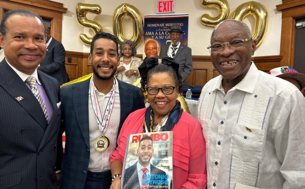 HOMENAJE DE IMPACTO A RAÚL KING EN EL V ENCUENTRO INTERNACIONAL DE ESCRITORES DE BROOKLYN