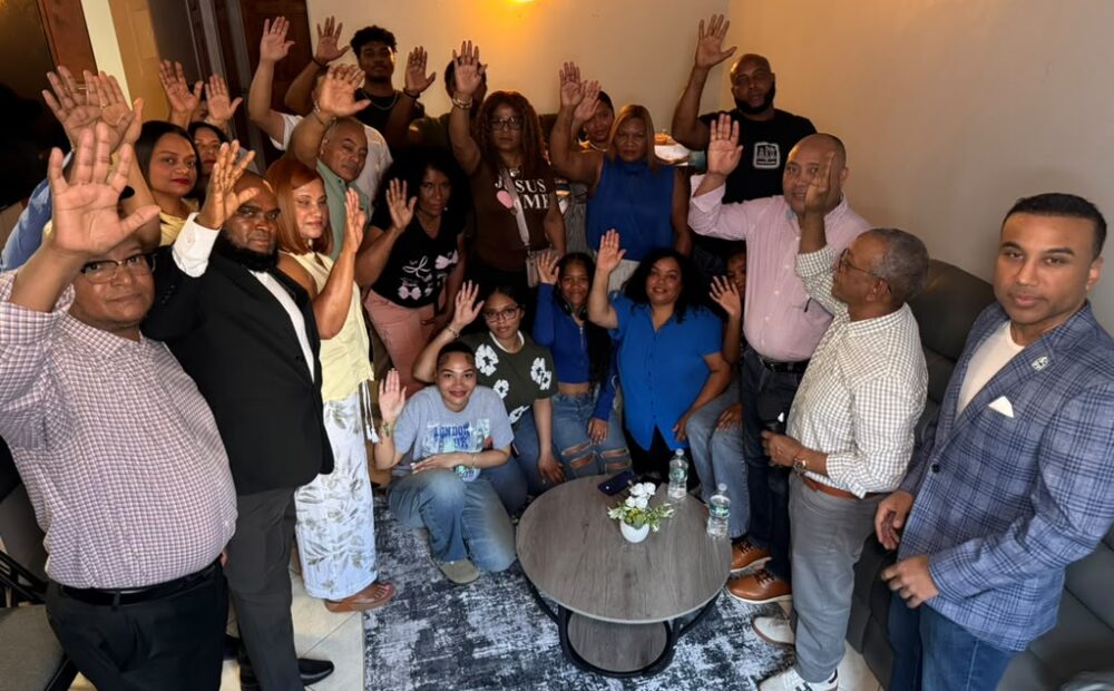 Fuerza del Pueblo continúa juramentando nuevos miembros en Nueva York