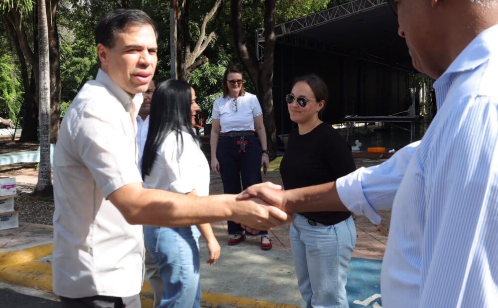 Ministro de Cultura supervisa montaje de la Feria Internacional del Libro Santo Domingo 2026