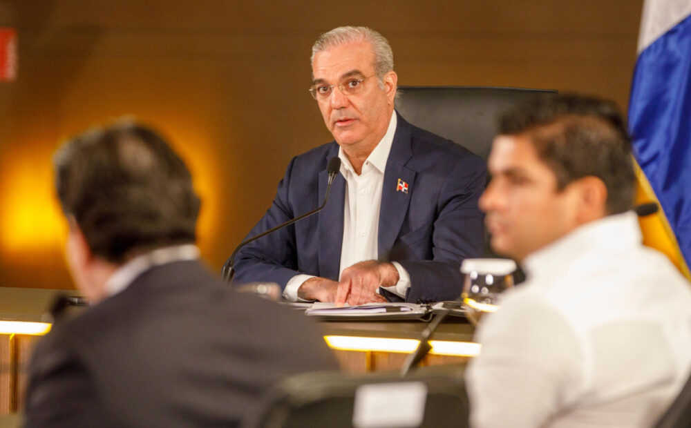 Abinader anuncia monorriel de Santiago inicia pruebas octubre