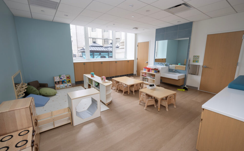 El alcalde Mamdani inaugura The Little Apple, un centro que ofrece cuidado infantil gratuito a los empleados municipales.