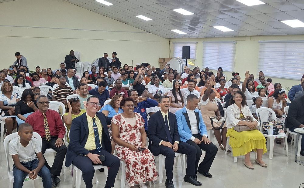 Máximo Vicente presentó su tercera producción musical con un concierto cristiano gratuito en Santo Domingo Este