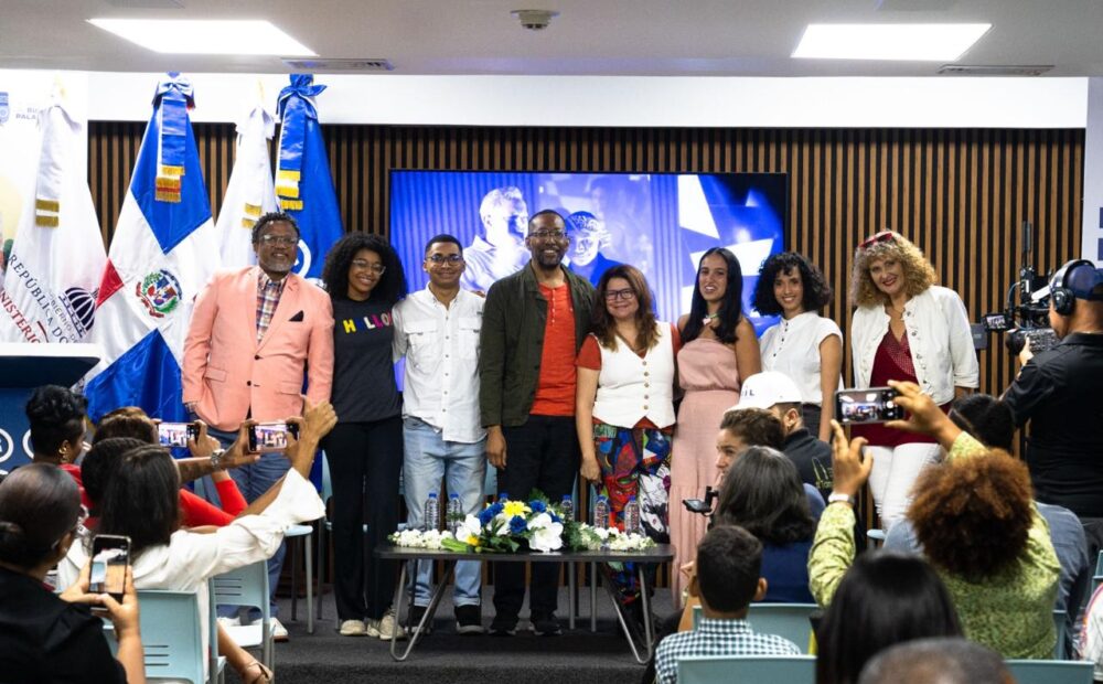 TVD rompe esquema tradicional y estrena «La Familia Espejo» en streaming antes que en televisión abierta