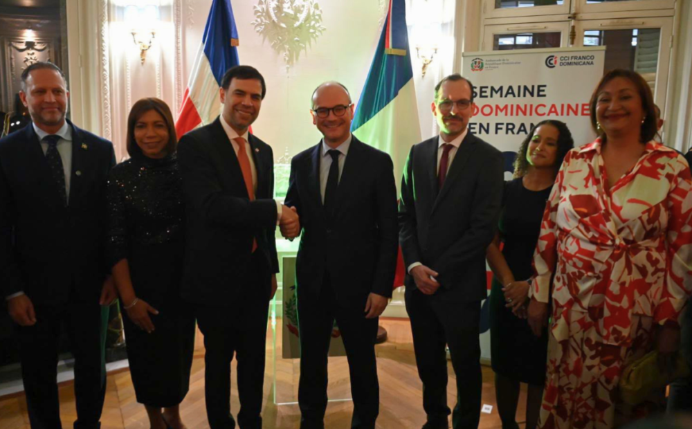 Ministro Roberto Ángel Salcedo encabeza la apertura de la Semana Dominicana en Francia