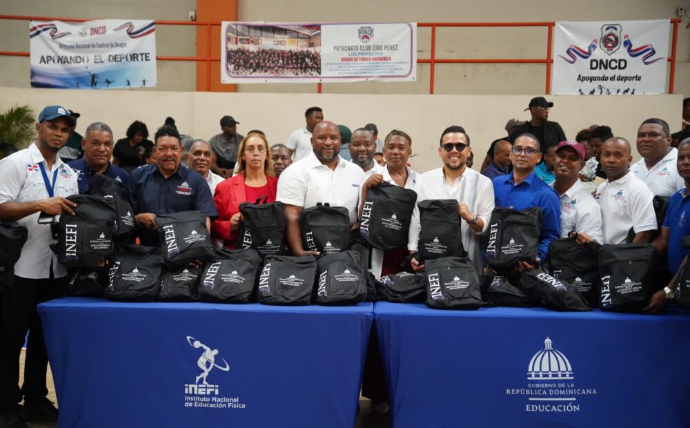 Inefi culmina en San Cristóbal entrega de 5,000 kits a maestros de educación física en todo el país