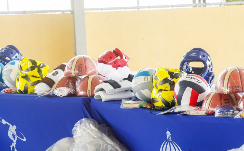 Inefi acelera su despliegue nacional con entrega de utilería deportiva y kits en Nagua, Bánica y Las Matas de Farfán