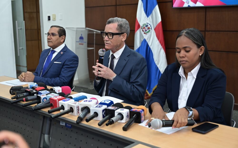 Ministerio de Trabajo inspecciona y sanciona 101 tiendas de inversionistas chinos por numerosas violaciones laborales 