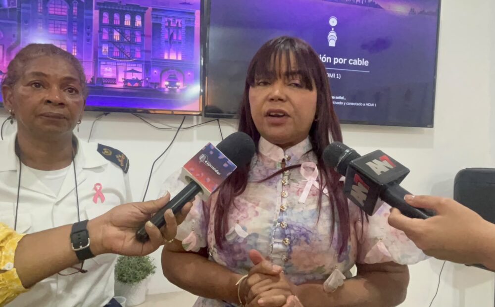 Vicealcaldesa Anny Marte realiza charla de prevención contra el cáncer de mama en Santo Domingo Oeste