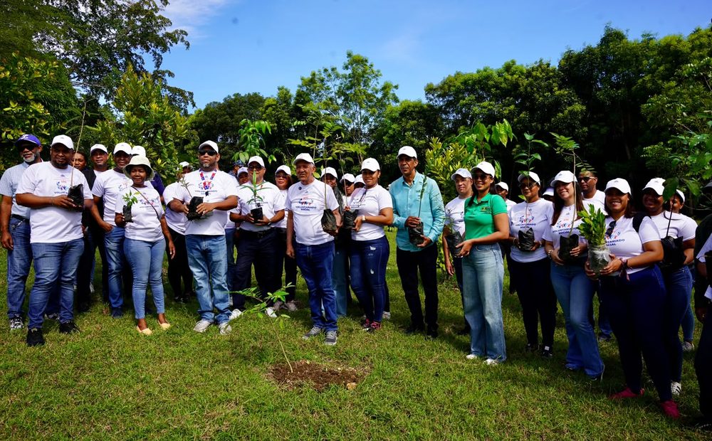 Centros Tecnológicos Comunitarios reafirman su compromiso ambiental con jornada de reforestación